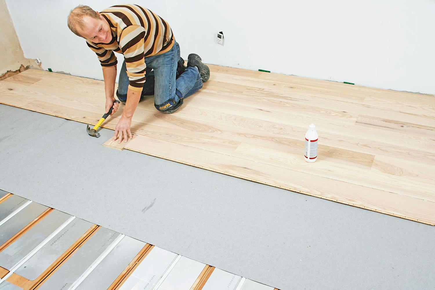 Lattialämmityksen asentaminen puulattiaan Lattialämmityksen asentaminen puulattiaan